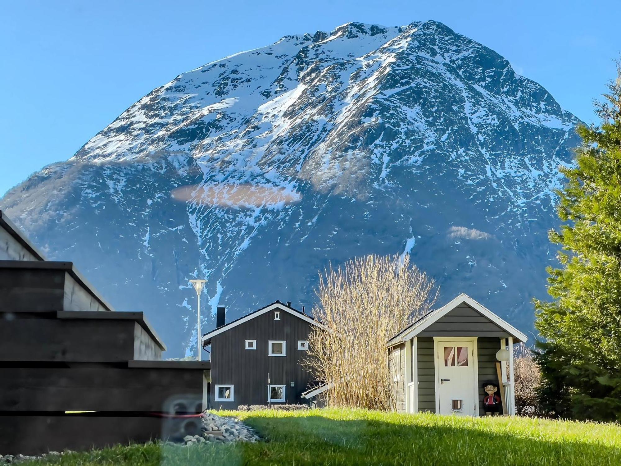 Andalsnes Underground Flat Apartment Exterior photo